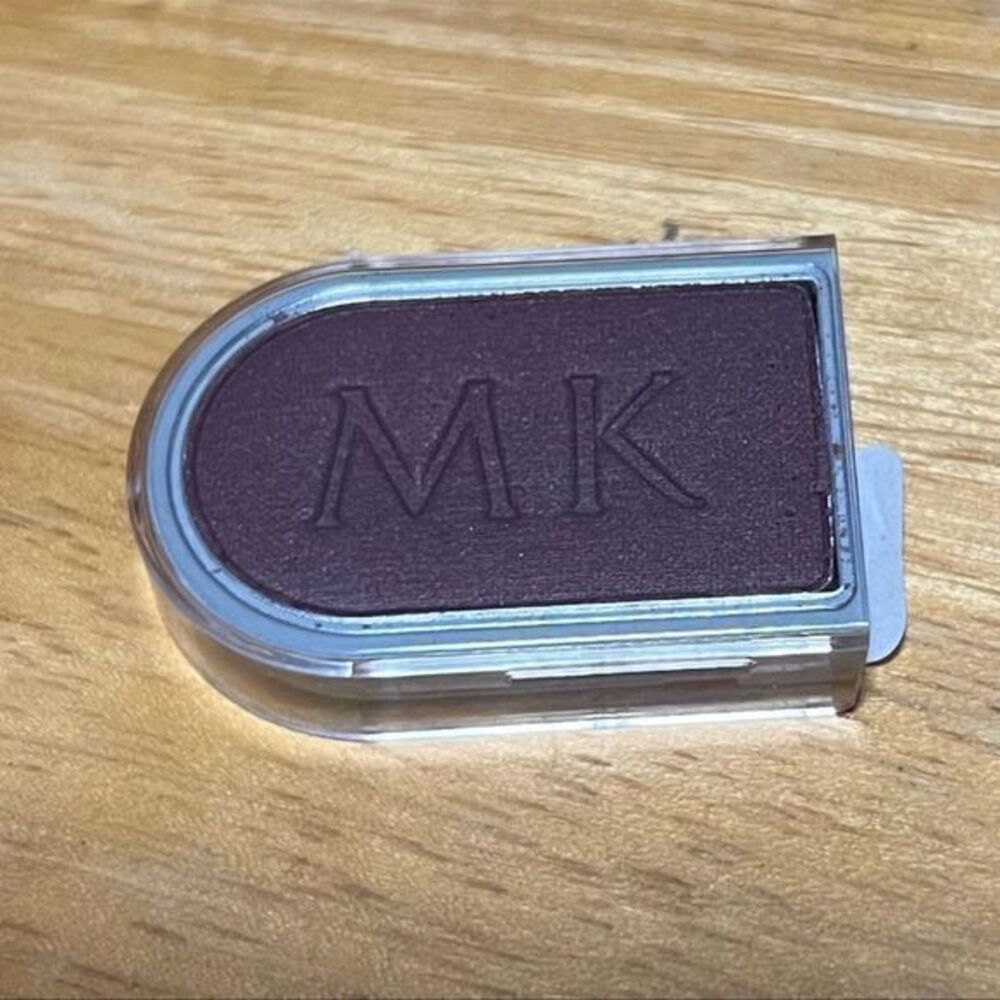 BRAND‎ NEW Mary Kay Signature Eye Color Currant Craze